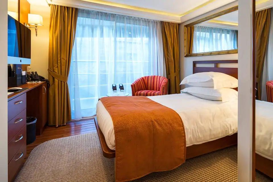 CRUCEROS FLUVIALES DE LUJO MS AMADOLCE AMADEUS WATERWAYS LUXURY RIVER CRUISES MS AMADOLCE GARONNE DORDOGNE RIVER CRUISES CRUCEROS RIO GARONA CRUCEROS RIO DORDOÑA CRUCEROS RIOS FRANCIA CRUCEROS DE LUJO BURDEOS BORDEAUX CROISIERES LUXURY CRUISES FRANCE CRUCEROS FRANCIA WINE CRUISES CRUCEROS VINO CRUCEROS ENOLOGICOS VACACIONES ENOLOGICAS BODEGA #Bodegas #Bordeaux #WineCruises #CrucerosLujo #AmaWaterways #AmadeusWaterways #Burdeos #RioGarona #RioDordoña #CrucerosFrancia #FranceCruises #FranceCroisieres #Croisieres #Bidaiak #Creuers #Viatges #Vacances #AmaDolce #Bordeaux #Burdeos